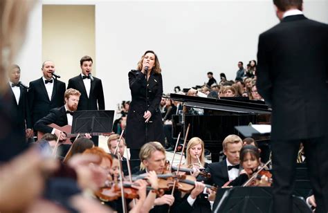 alison moyet burberry|Alison Moyet fashion show.